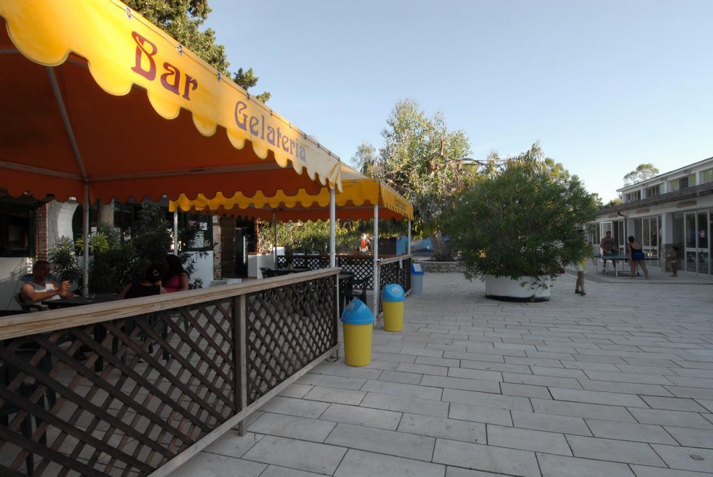 Villaggio Camping Uria Foce Varano Exteriör bild