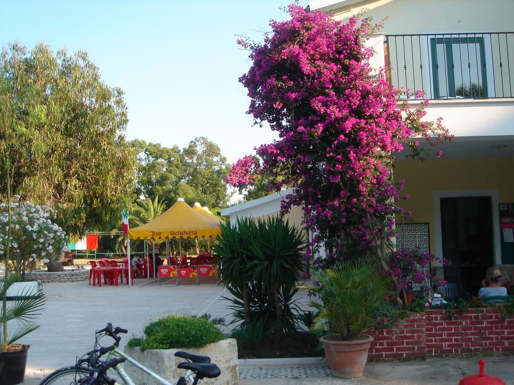Villaggio Camping Uria Foce Varano Exteriör bild
