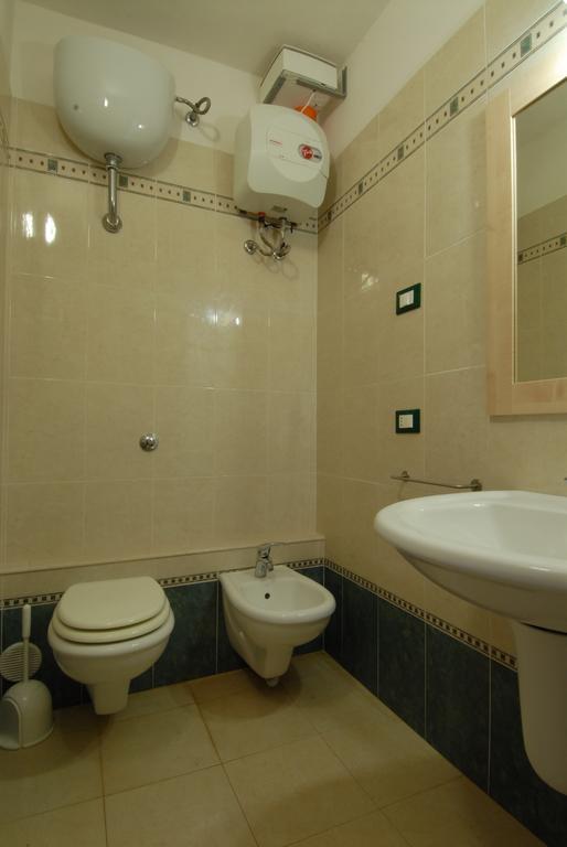 Villaggio Camping Uria Foce Varano Exteriör bild