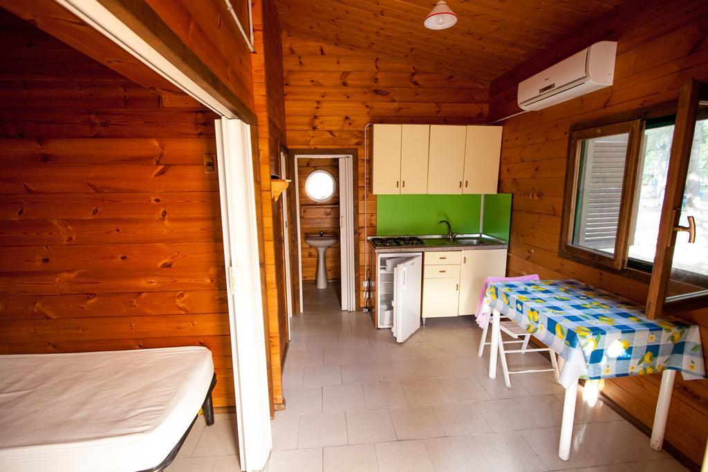 Villaggio Camping Uria Foce Varano Exteriör bild