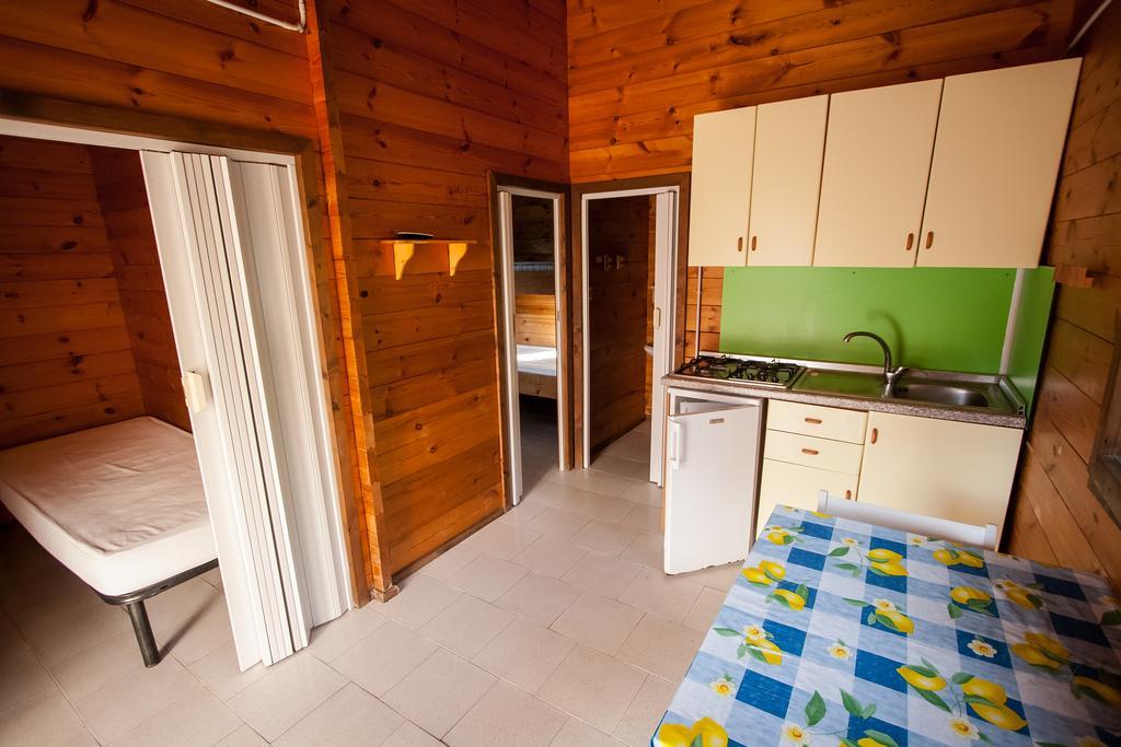 Villaggio Camping Uria Foce Varano Exteriör bild