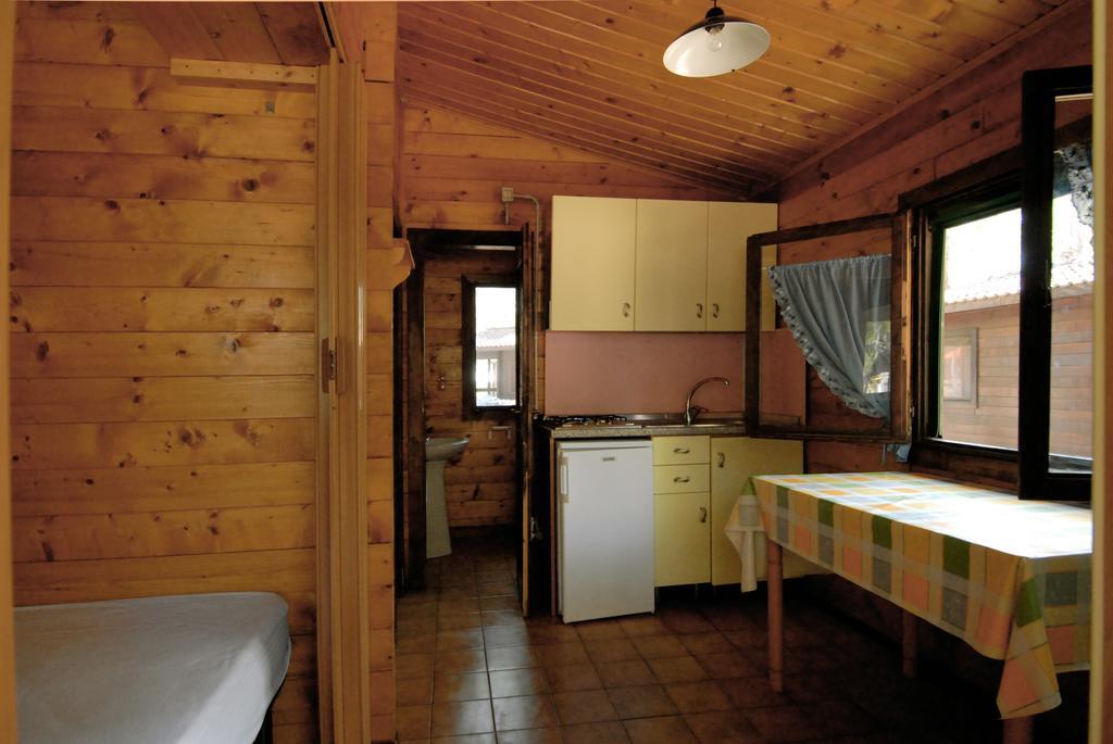 Villaggio Camping Uria Foce Varano Exteriör bild