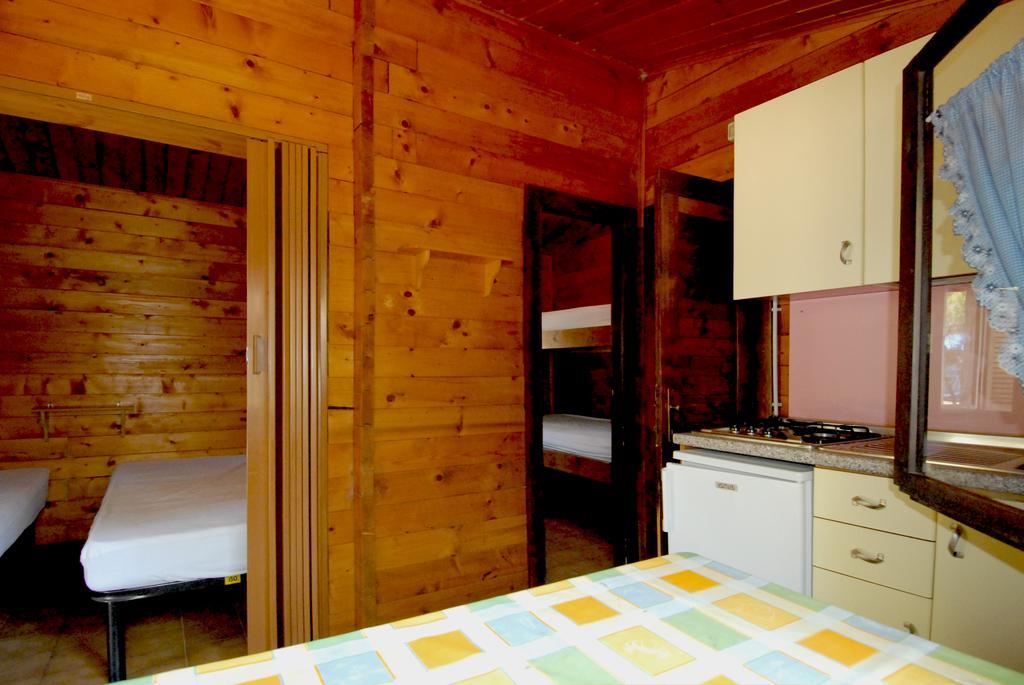 Villaggio Camping Uria Foce Varano Exteriör bild