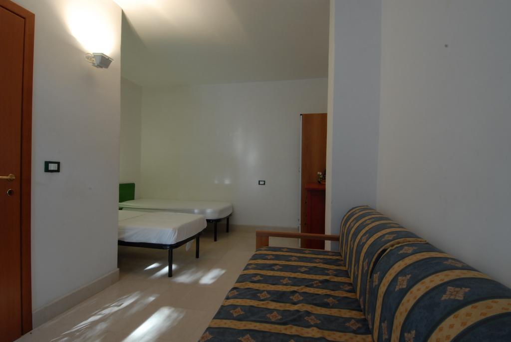 Villaggio Camping Uria Foce Varano Exteriör bild