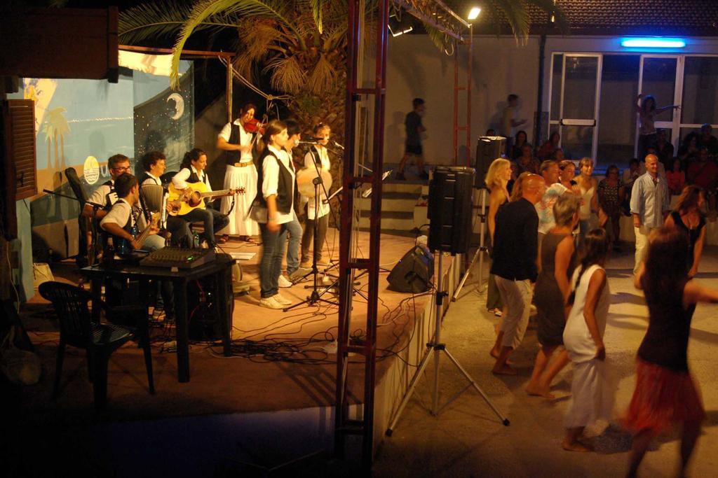 Villaggio Camping Uria Foce Varano Exteriör bild